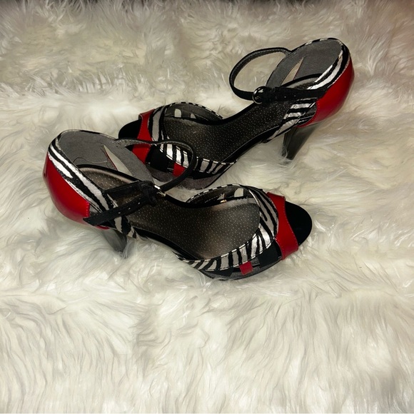 G by Guess heels - Picture 2 of 5